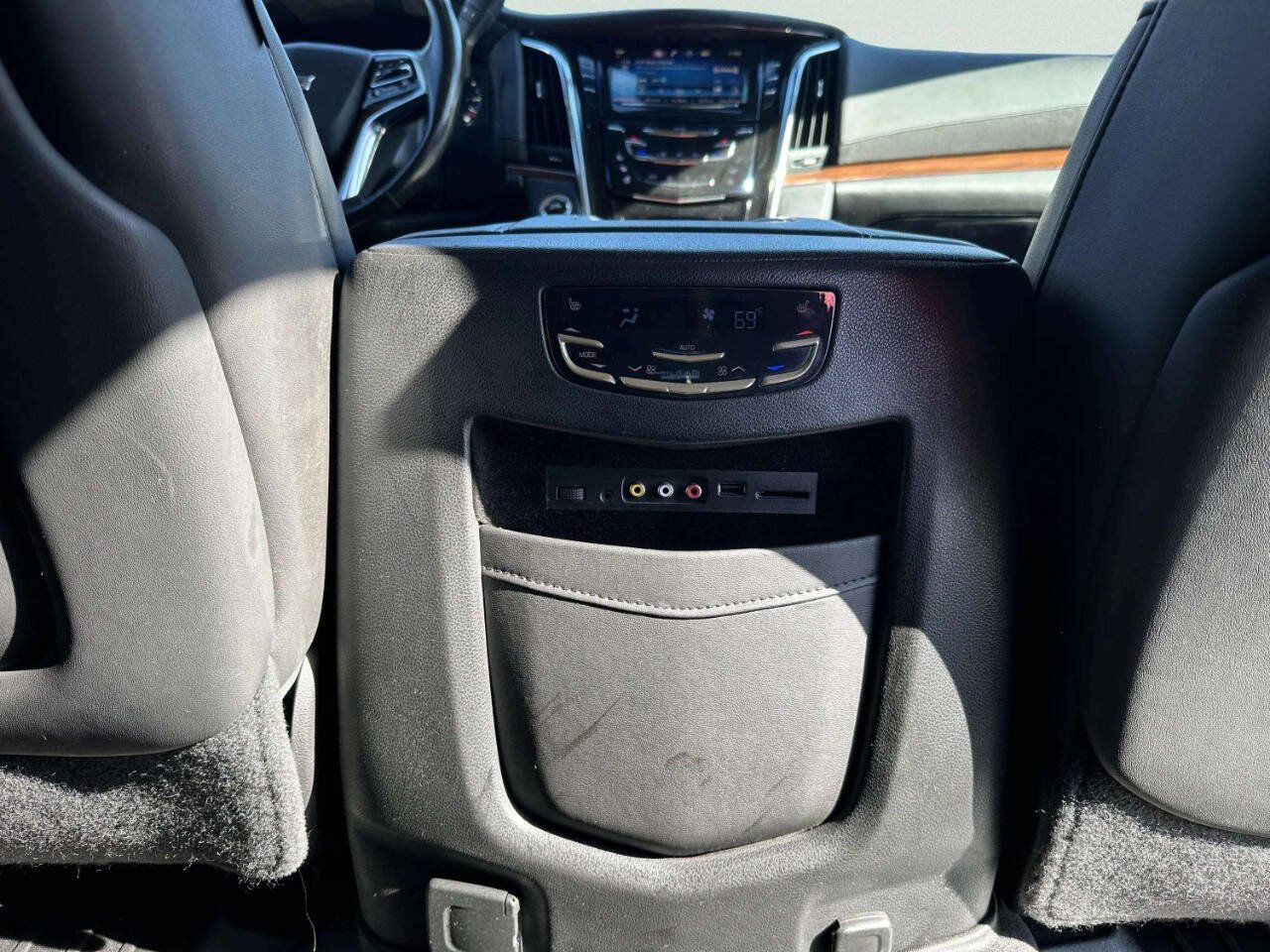 Used 2015 Cadillac Escalade Premium AWD/4WD image 19
