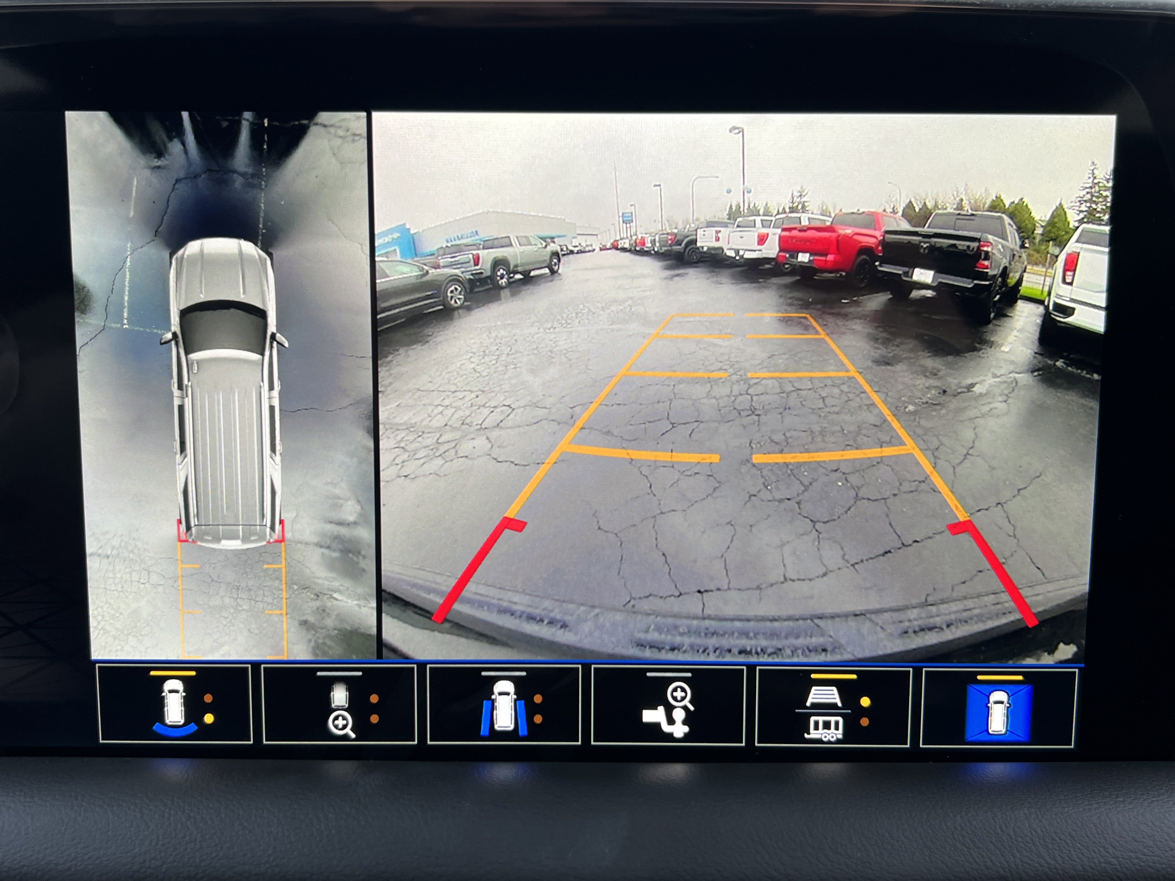 Used 2024 GMC Yukon SLT w/ SLT Luxury Package image 13