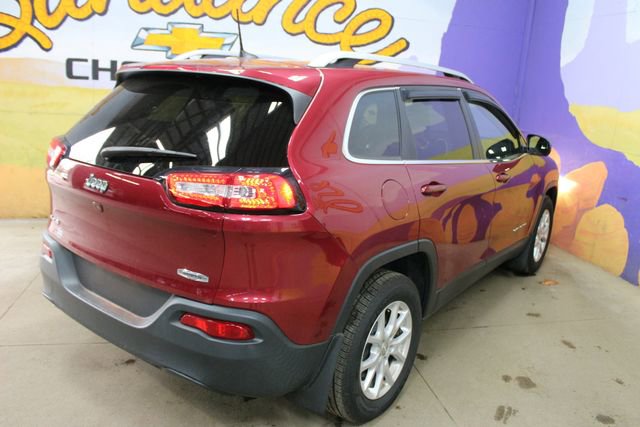 Used 2017 Jeep Cherokee Latitude w/ Cold Weather Group AWD/4WD image 8