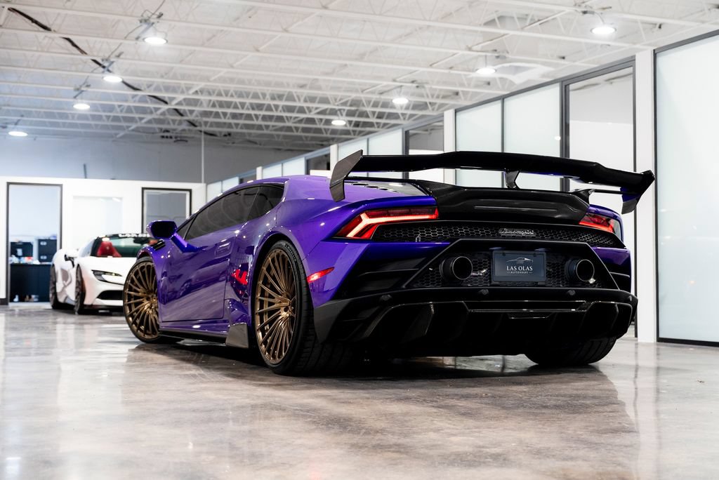 Used 2021 Lamborghini Huracan EVO RWD image 8