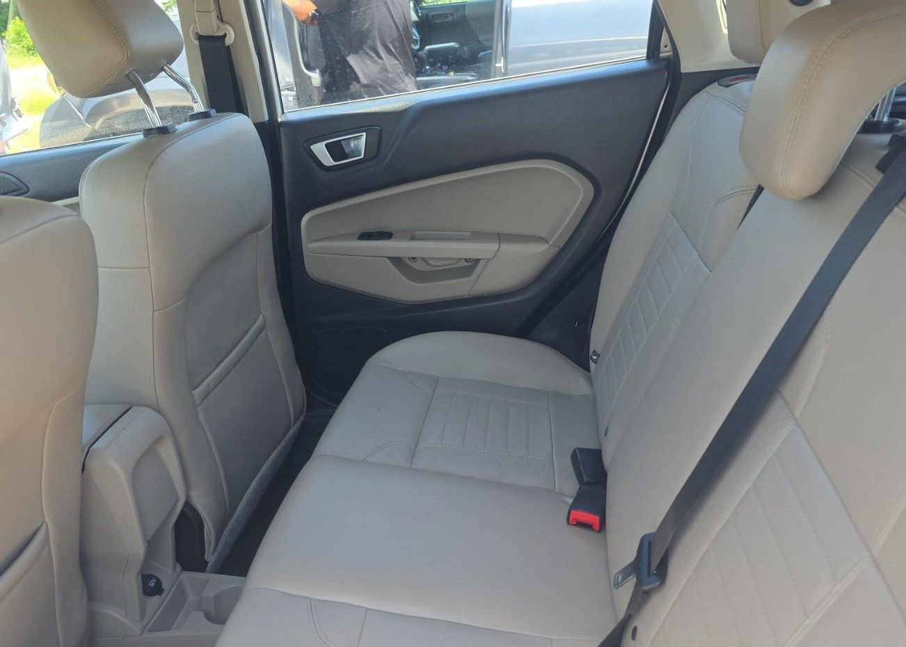 Used 2016 Ford Fiesta Titanium FWD image 6