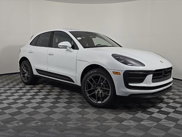 Certified 2025 Porsche Macan image 9