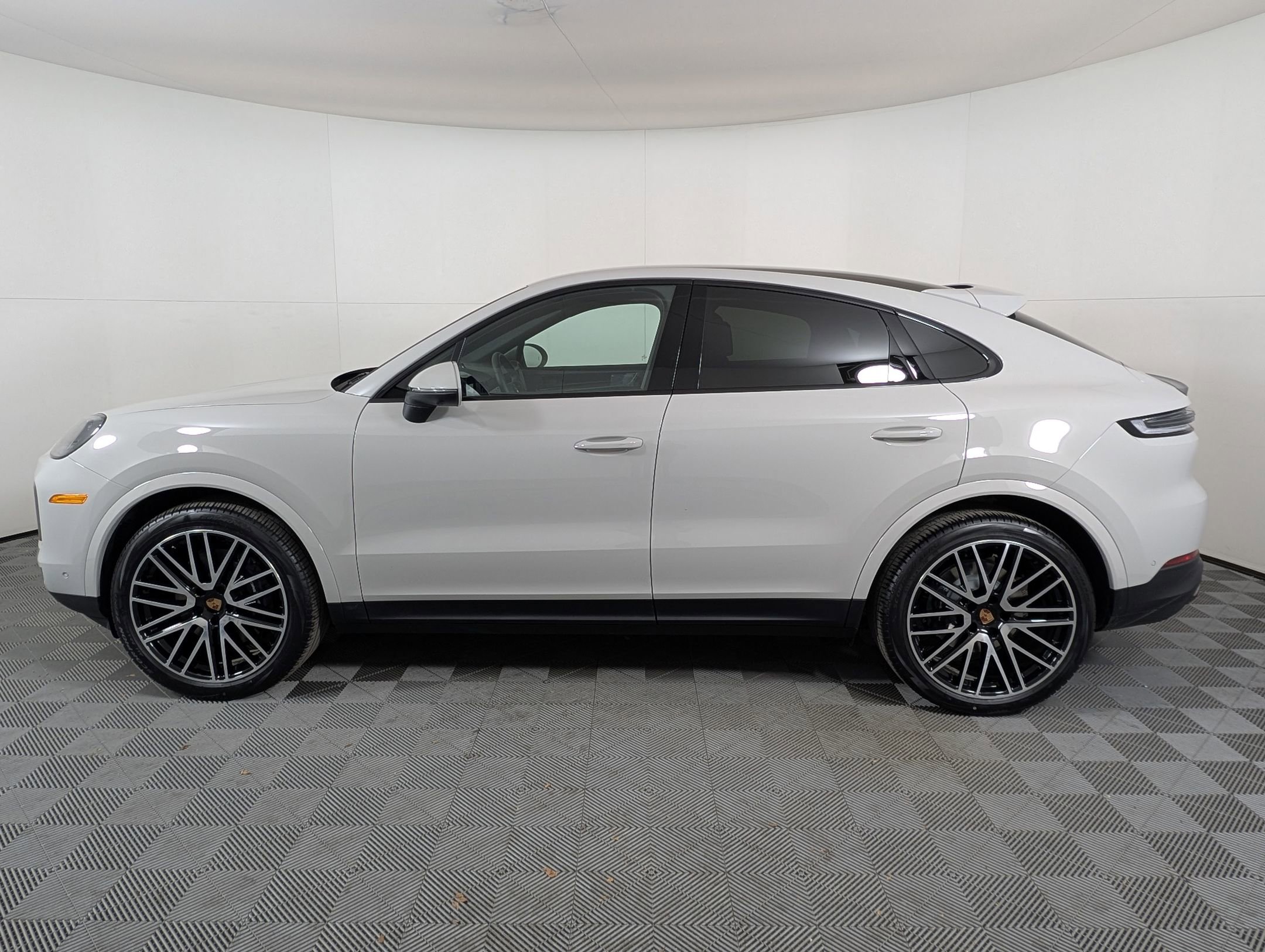 New 2026 Porsche Cayenne Coupe image 2