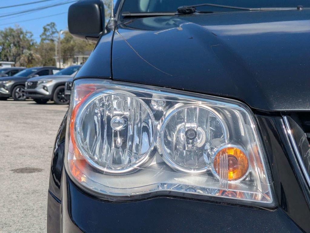Used 2018 Dodge Grand Caravan SE w/ UConnect Hands-Free Group image 10