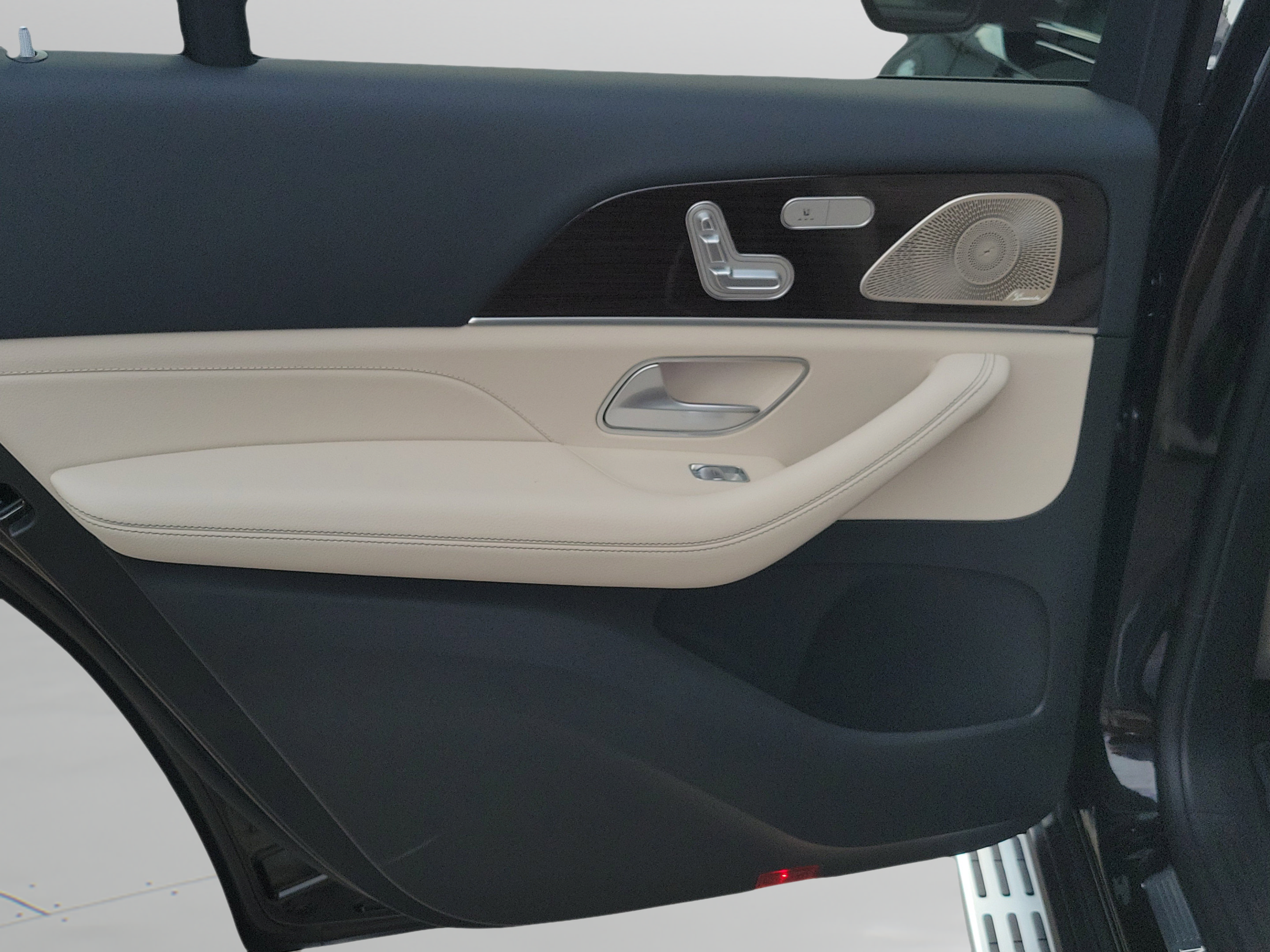 New 2026 Mercedes-Benz GLS 450 4MATIC image 7