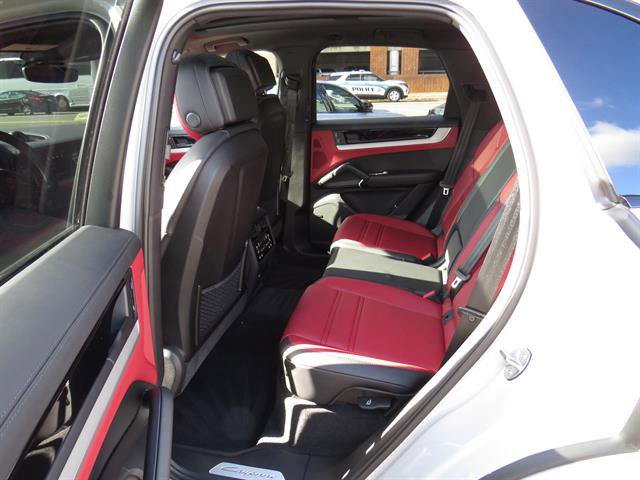 Used 2024 Porsche Cayenne S image 21