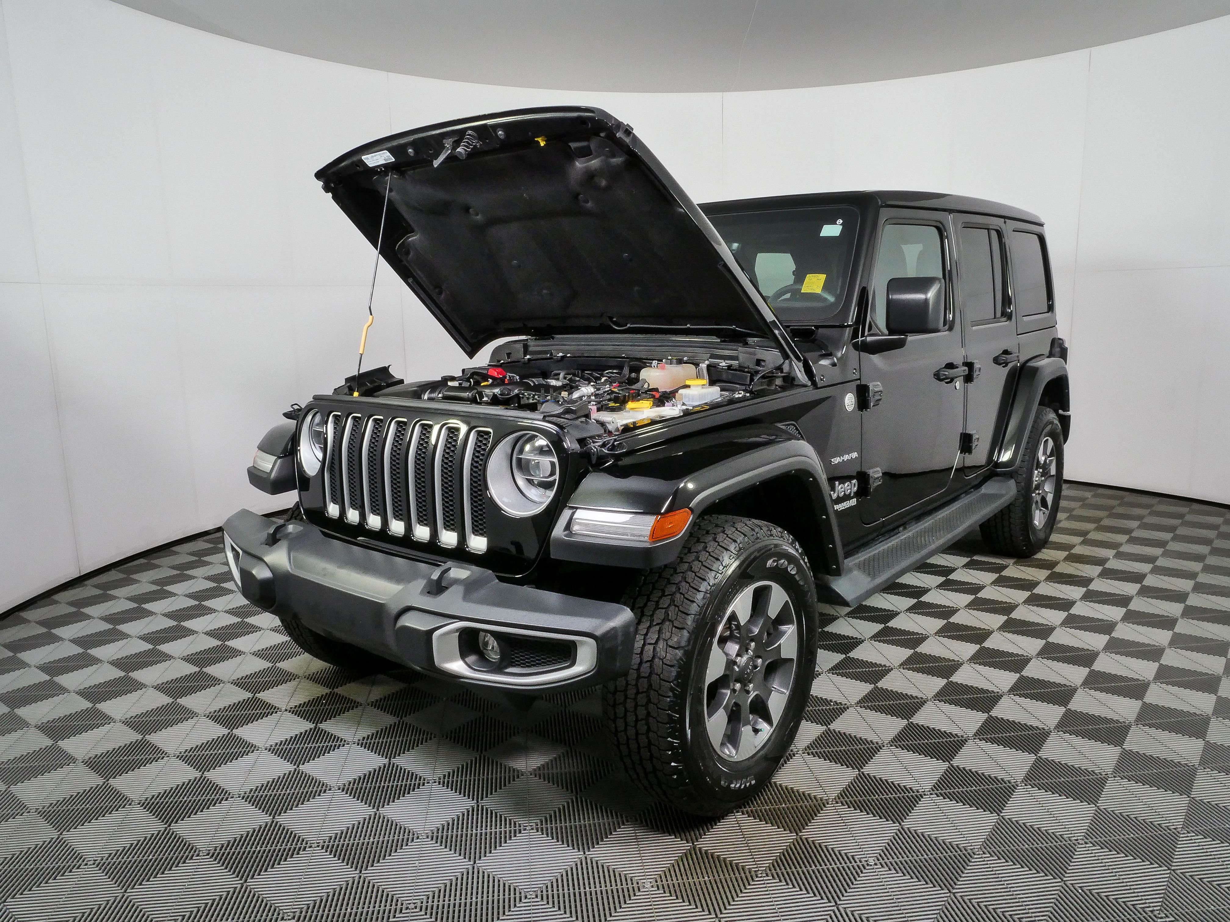 Used 2022 Jeep Wrangler Unlimited Sahara w/ LED Lighting Group AWD/4WD image 31