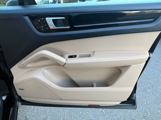 Used 2019 Porsche Cayenne E-Hybrid image 31