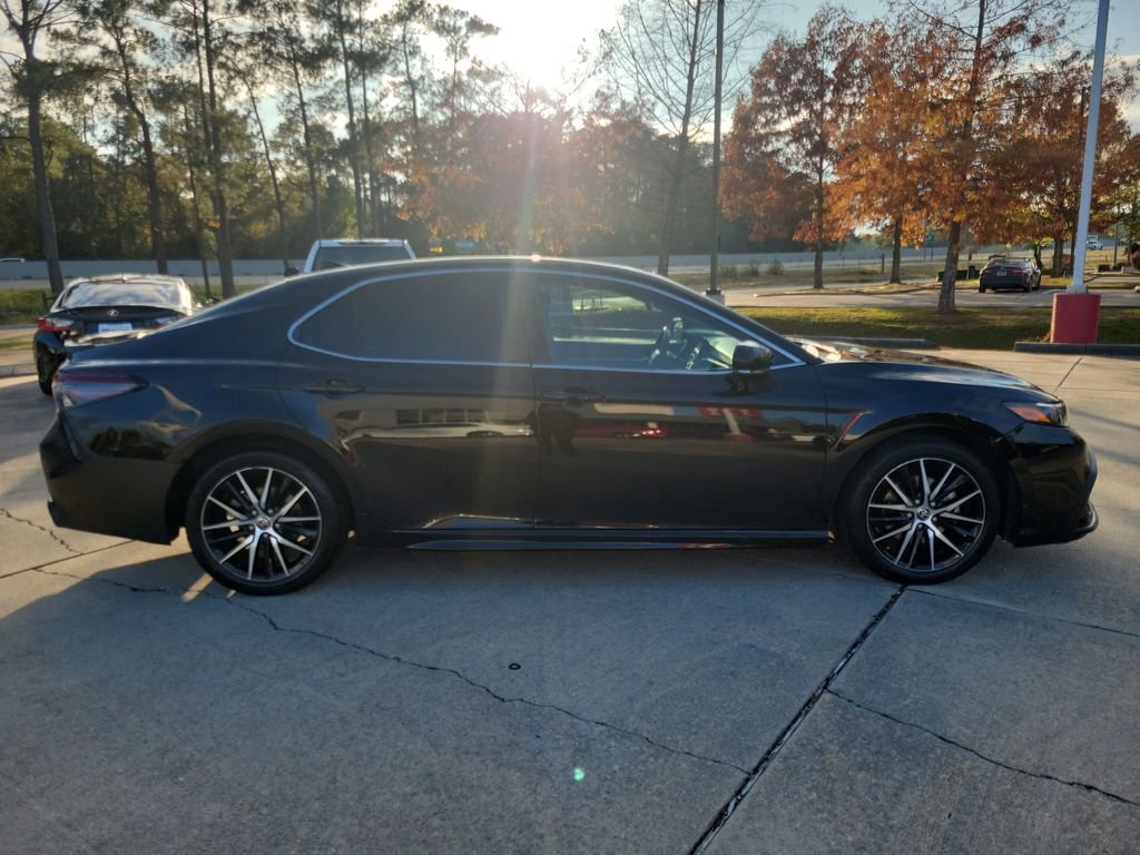 Certified 2022 Toyota Camry SE image 8