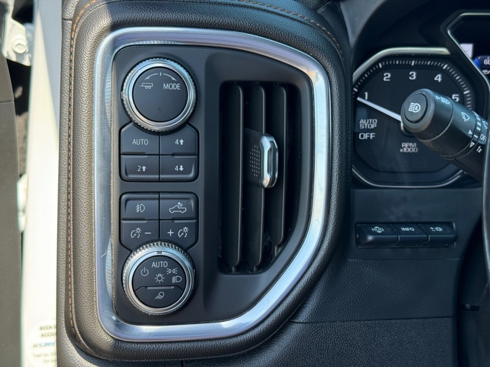 Used 2020 GMC Sierra 1500 AT4 w/ AT4 Premium Package AWD/4WD image 41