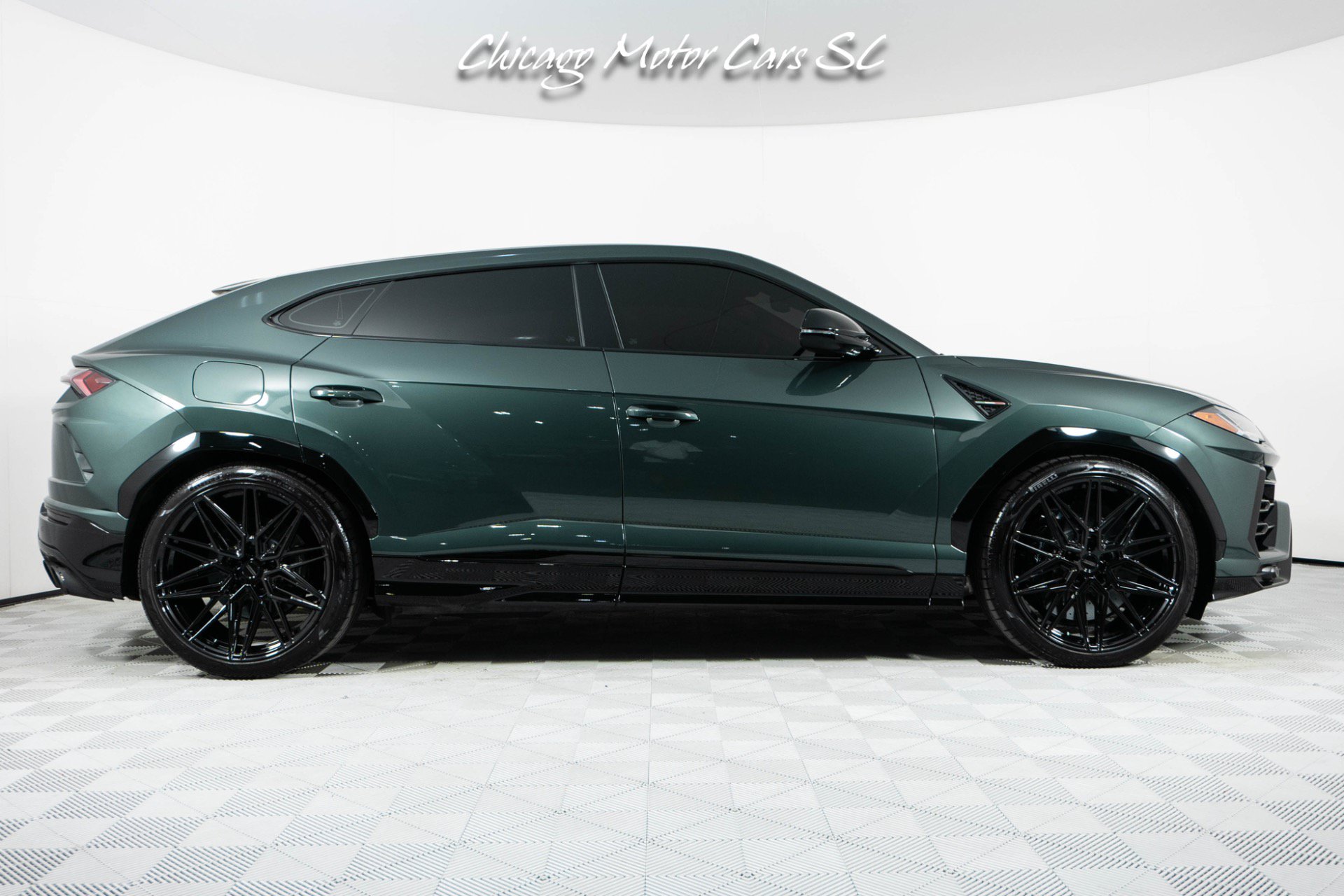 Used 2021 Lamborghini Urus AWD/4WD image 11