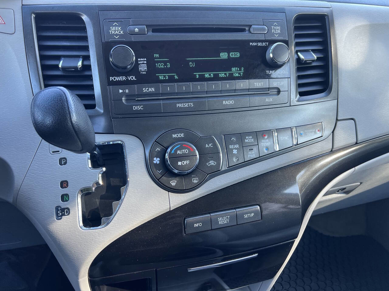 Used 2014 Toyota Sienna LE image 13