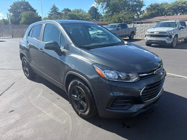 Used 2019 Chevrolet Trax LS w/ Tint and Cruise Package FWD image 4