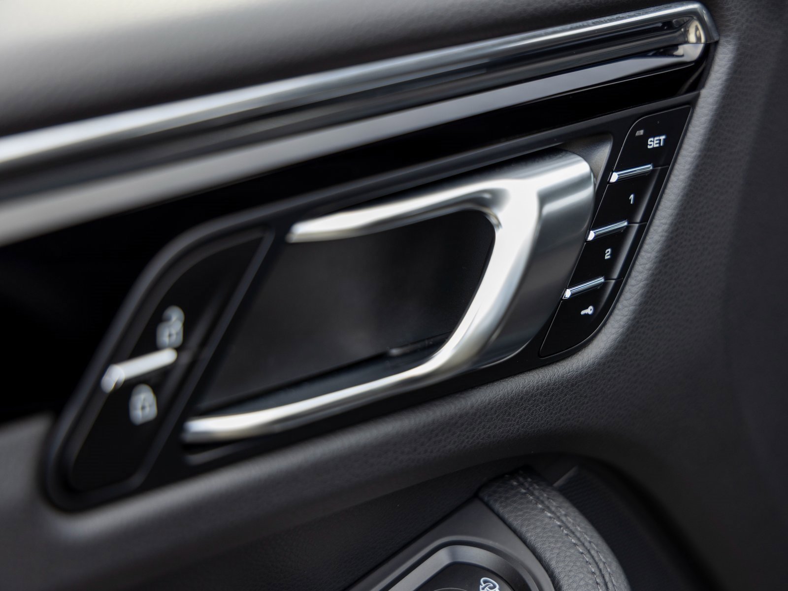 Certified 2025 Porsche Macan image 22