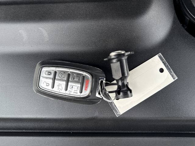 Used 2021 Chrysler Pacifica Touring-L image 32