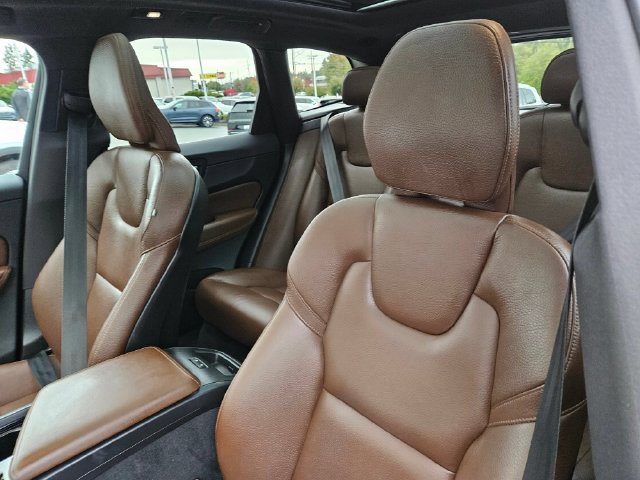 Used 2023 Volvo XC60 B5 Plus w/ Climate Package AWD/4WD image 17