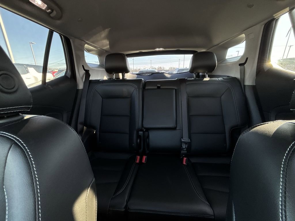 Used 2023 GMC Terrain SLT image 28