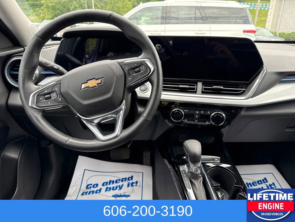 Used 2024 Chevrolet Trax LT w/ Driver Confidence Package FWD image 16