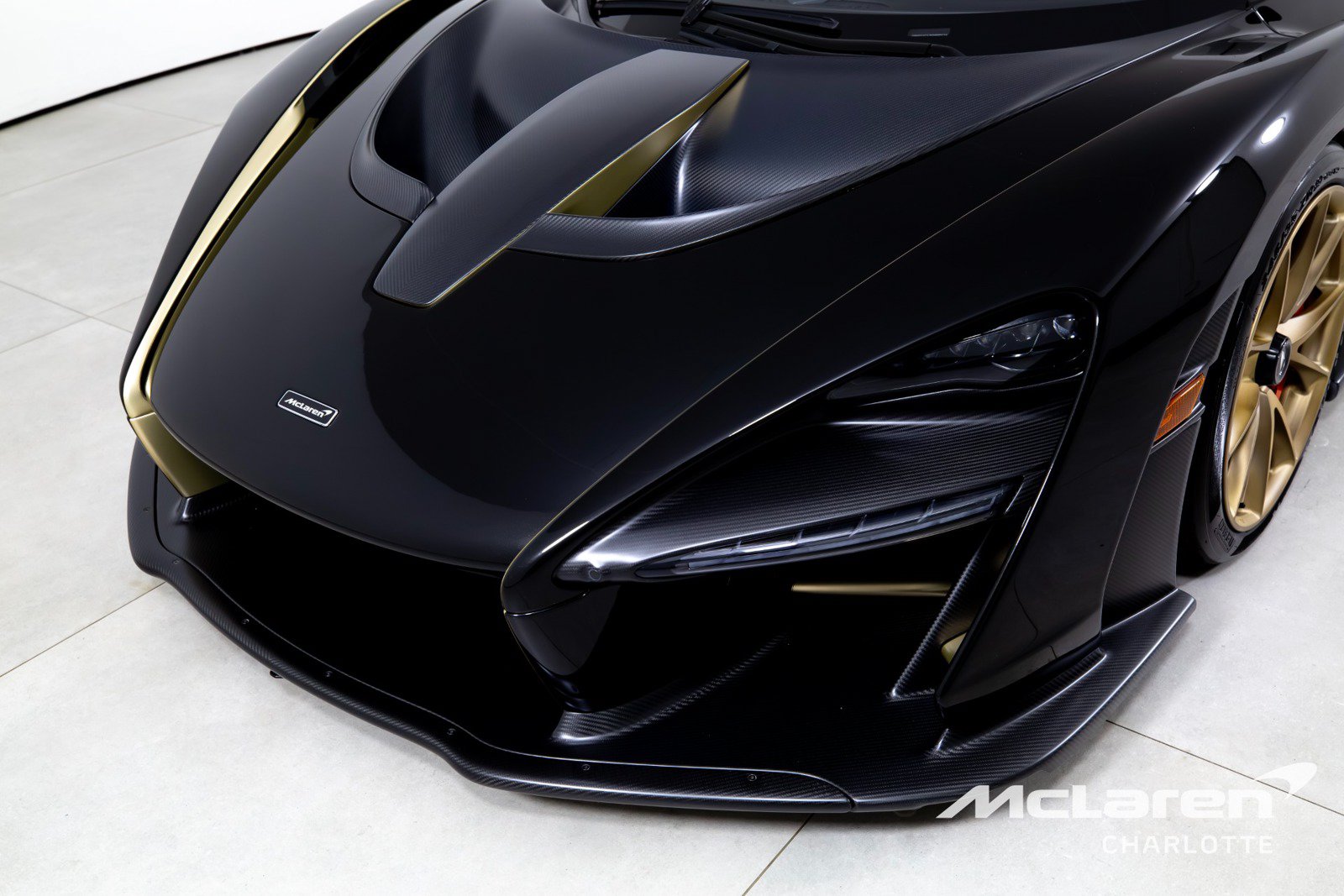 Used 2019 McLaren Senna RWD image 33