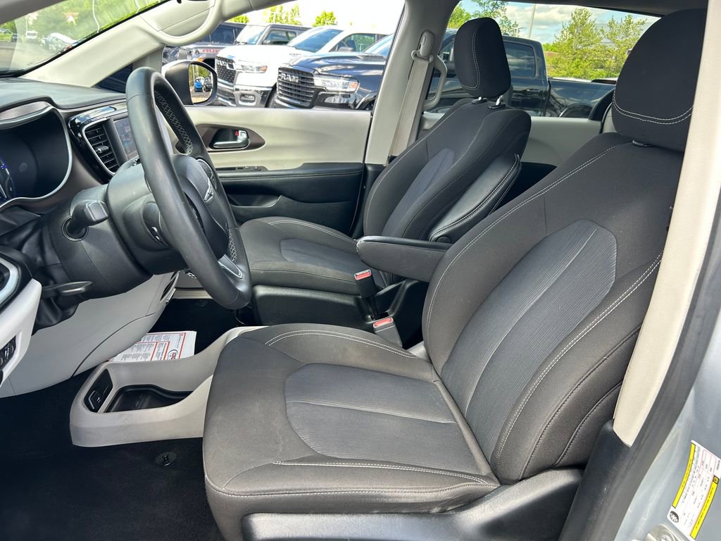 Used 2023 Chrysler Voyager LX FWD image 22