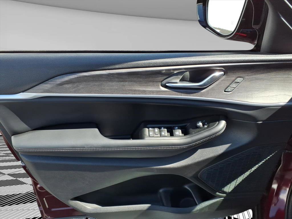 Used 2025 Jeep Grand Cherokee Limited w/ Luxury Tech Group II image 20