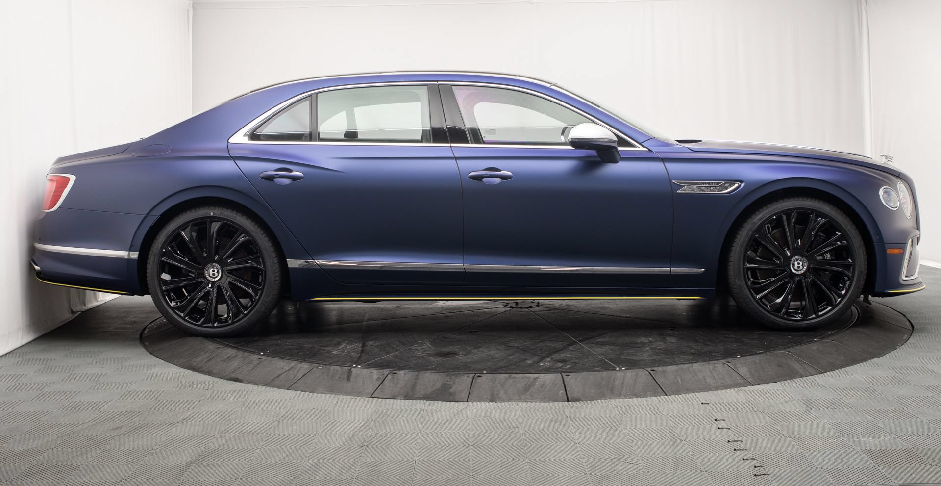 New 2026 Bentley Flying Spur Plug-In Hybrid AWD/4WD image 2