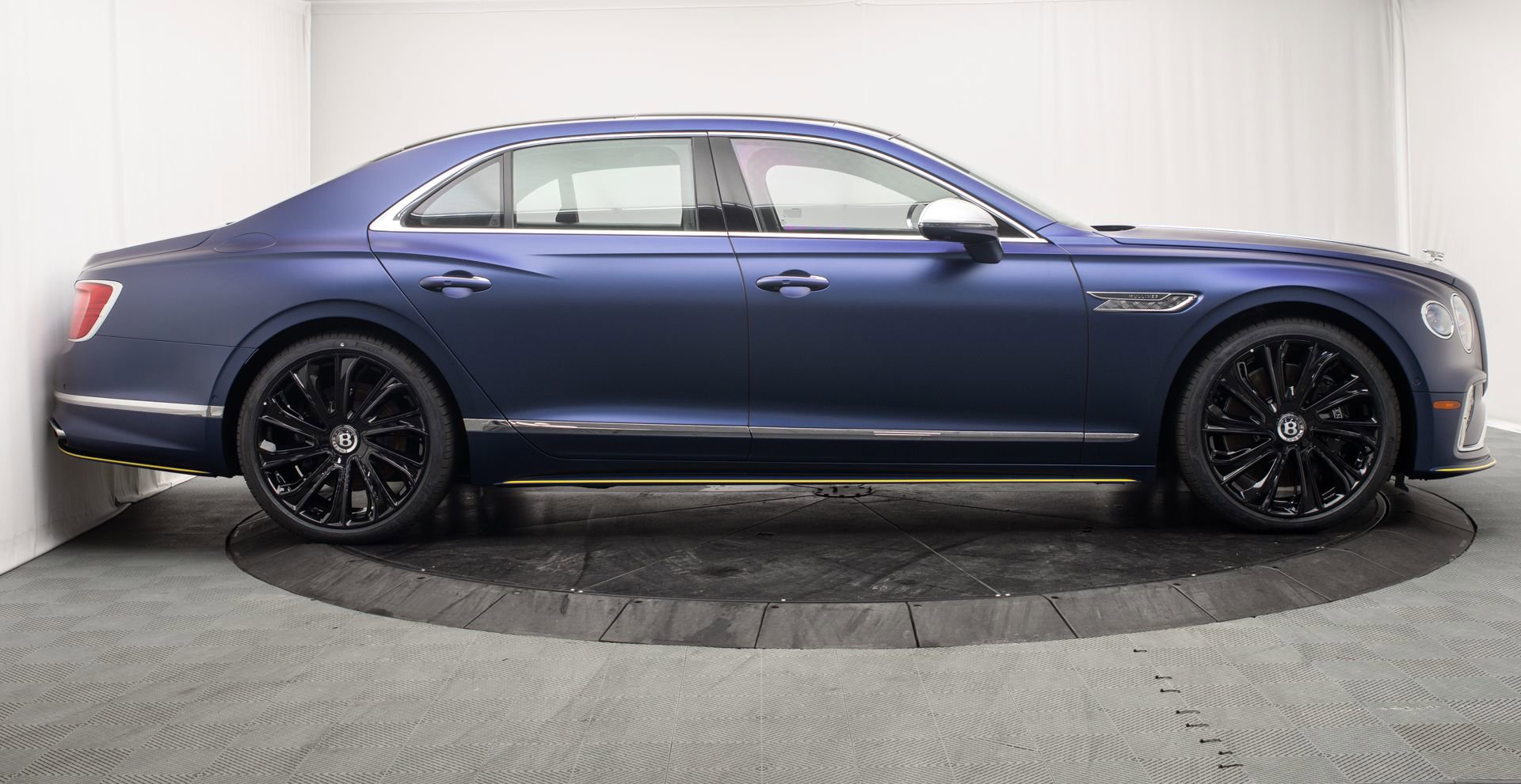 New 2026 Bentley Flying Spur Plug-In Hybrid AWD/4WD image 2