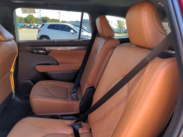 Used 2022 Toyota Highlander Platinum AWD/4WD image 14