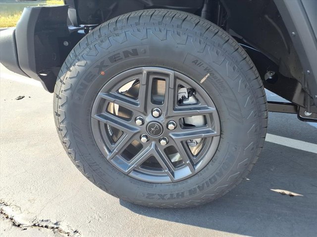 Used 2025 Jeep Wrangler Sport S image 17