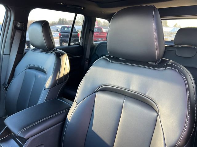 New 2025 Jeep Grand Cherokee Limited w/ Black Appearance Package image 13