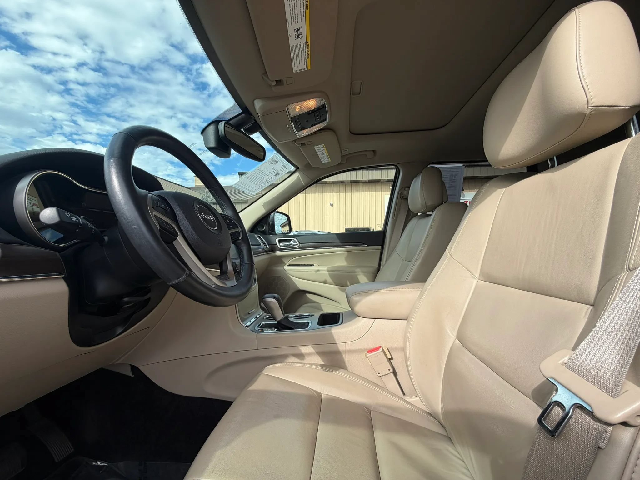 Used 2017 Jeep Grand Cherokee Limited RWD image 15