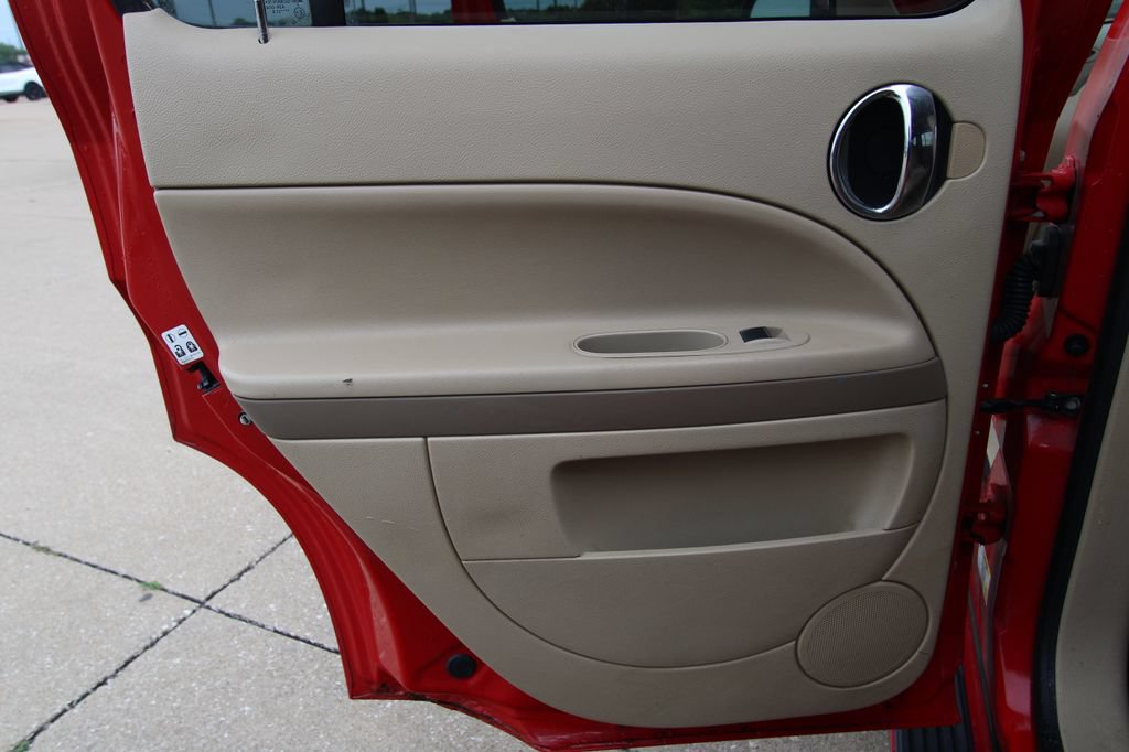 Used 2009 Chevrolet HHR LT FWD image 31