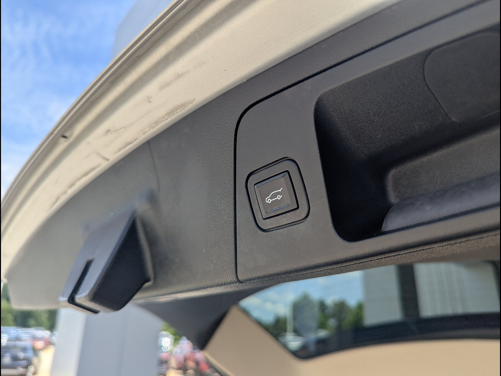 Used 2017 Buick Envision Essence FWD image 22