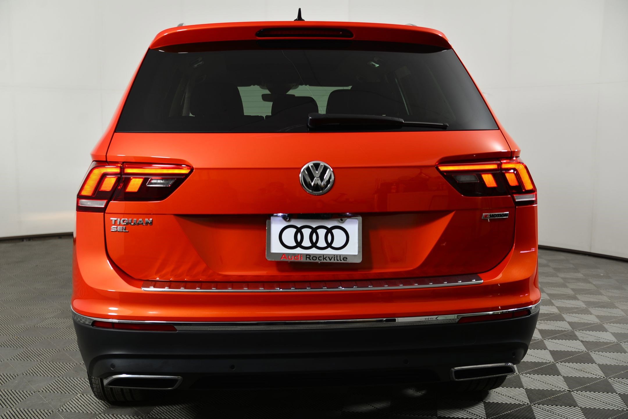 Used 2019 Volkswagen Tiguan SEL Premium image 10