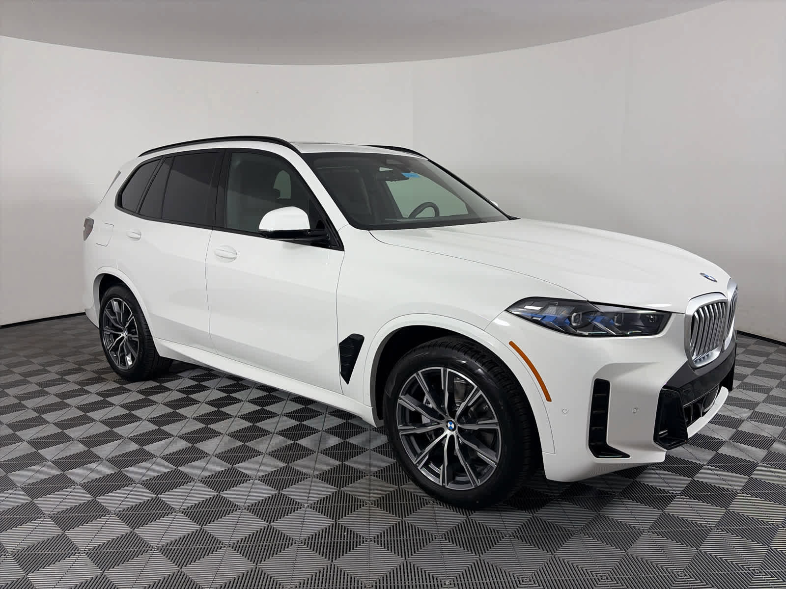 New 2026 BMW X5 sDrive40i w/ M Sport Package RWD image 2