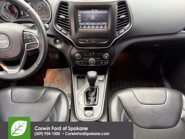 Used 2019 Jeep Cherokee Latitude Plus FWD image 26