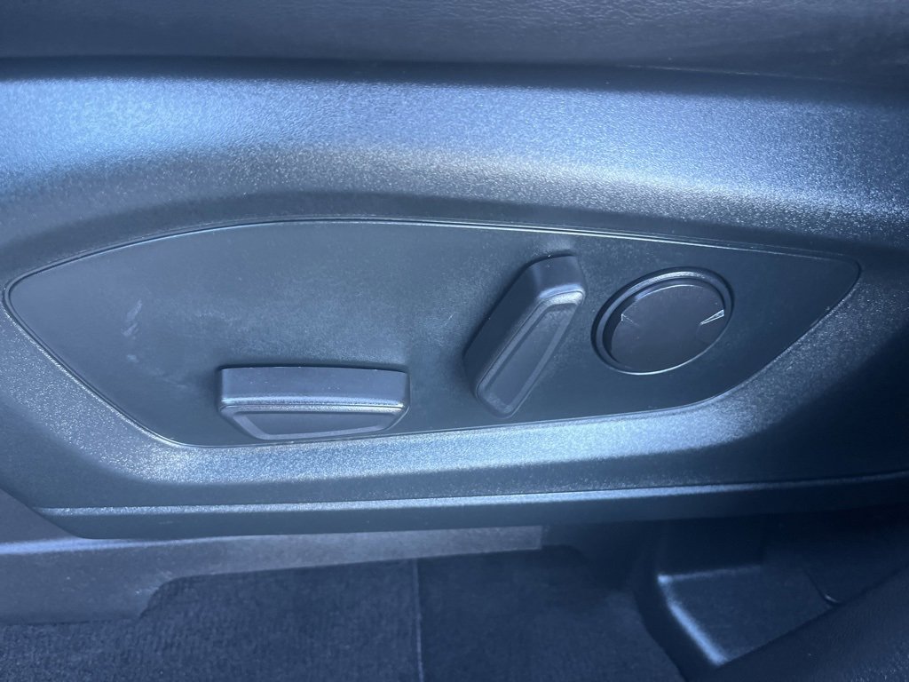 Used 2022 Ford Explorer XLT w/ Equipment Group 202A image 18