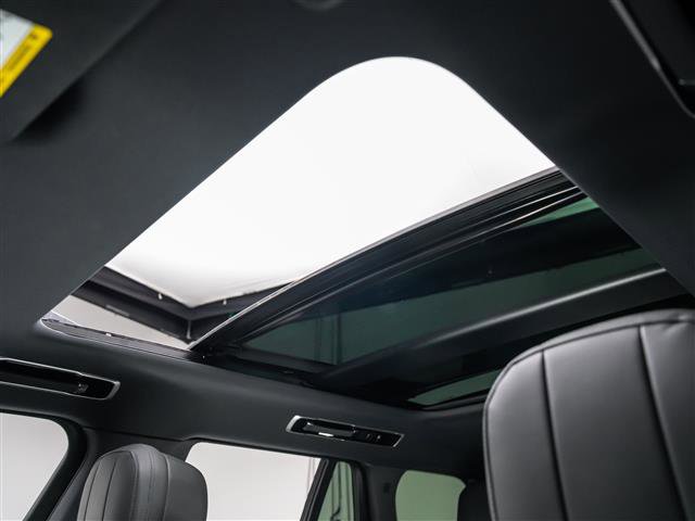 Used 2025 Land Rover Range Rover SE image 13
