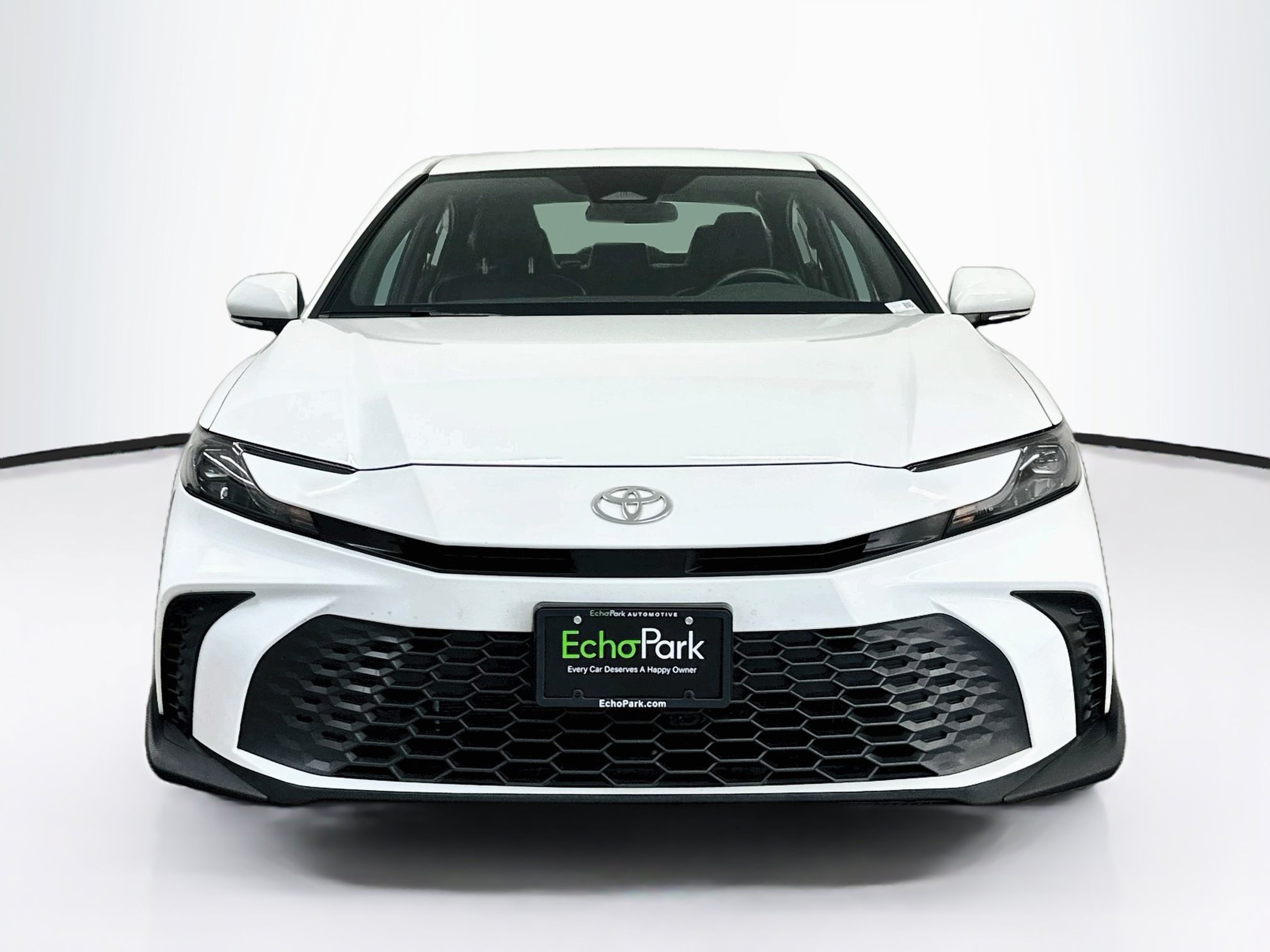 Used 2025 Toyota Camry SE FWD image 2