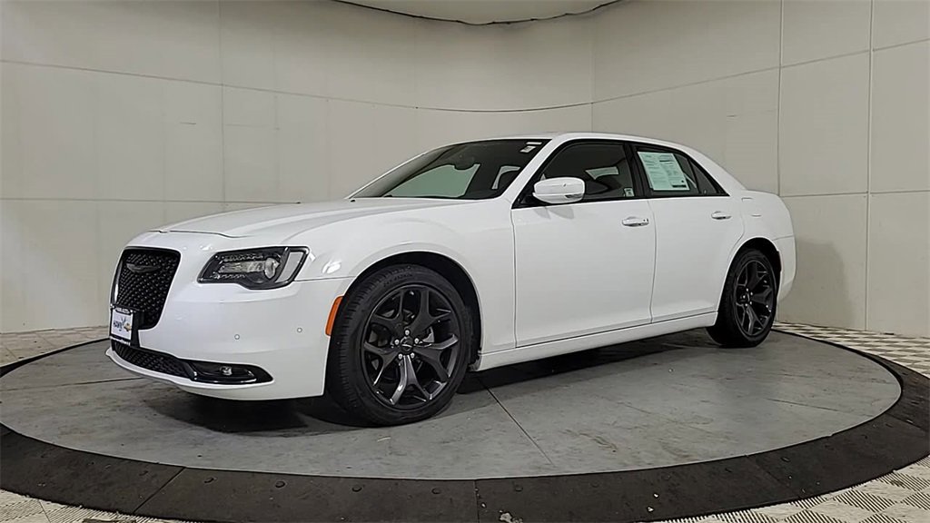 Used 2023 Chrysler 300 S image 4