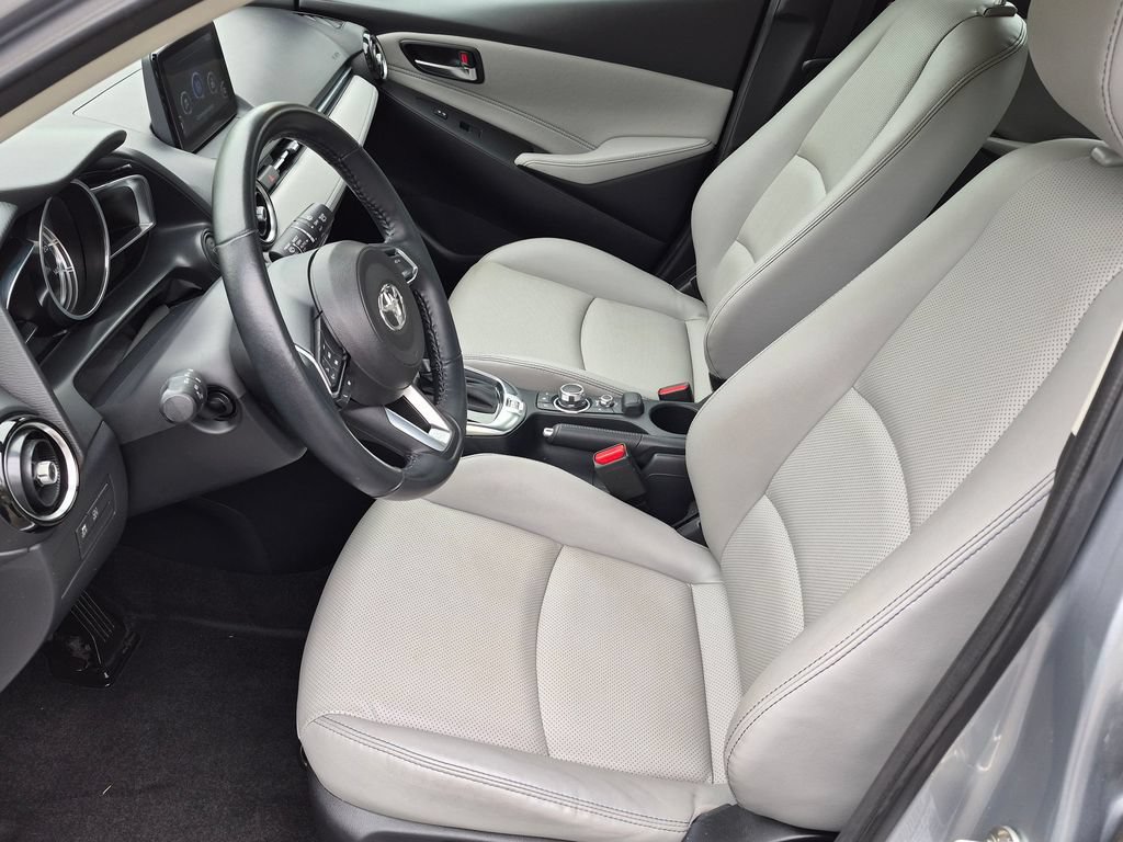 Used 2020 Toyota Yaris XLE FWD image 12
