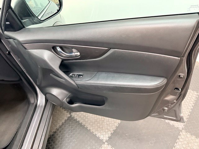 Used 2020 Nissan Rogue S w/ Special Edition Package AWD/4WD image 37