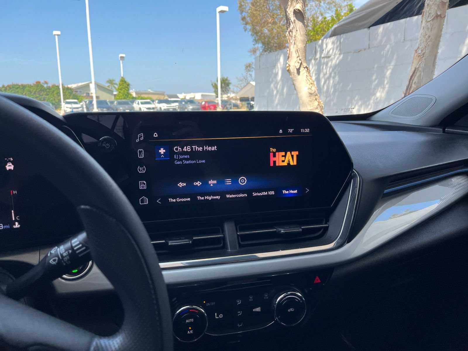 Used 2025 Chevrolet Trax LT FWD image 20