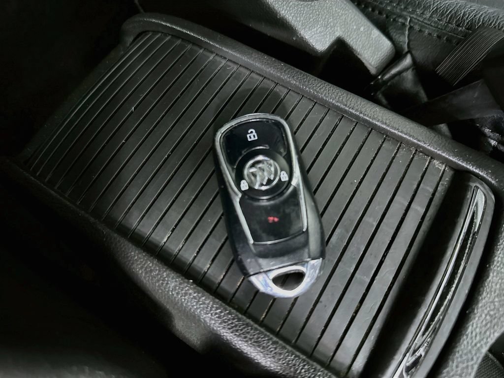 Used 2021 Buick Encore Preferred AWD/4WD image 37