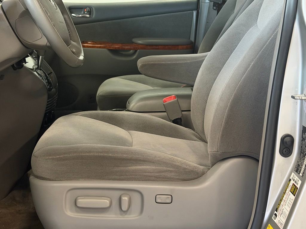 Used 2007 Toyota Sienna XLE FWD image 11