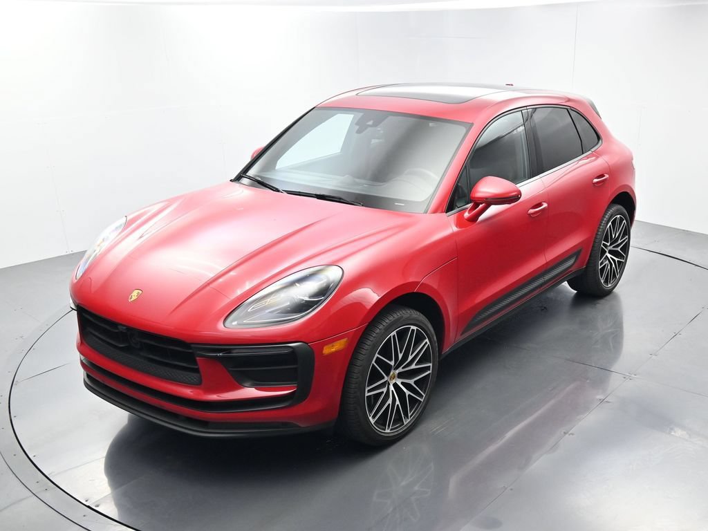 Certified 2025 Porsche Macan AWD/4WD image 33
