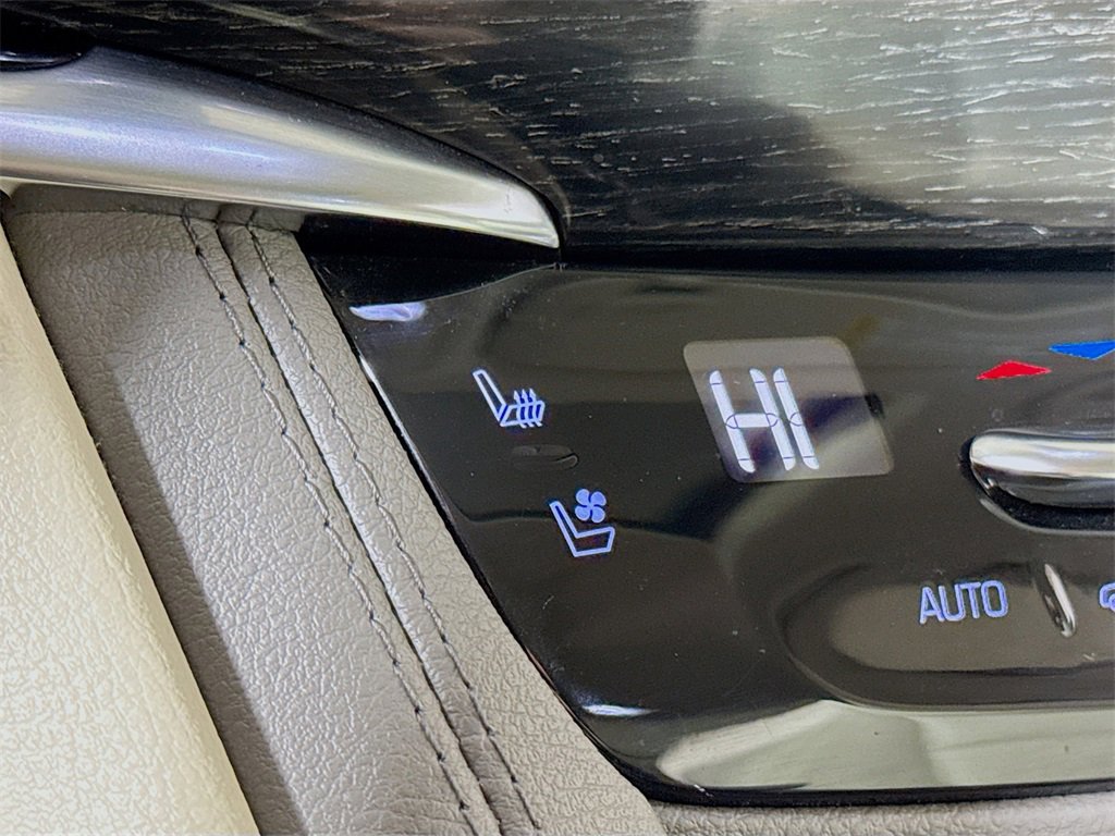 Used 2022 Cadillac XT6 Premium Luxury image 18