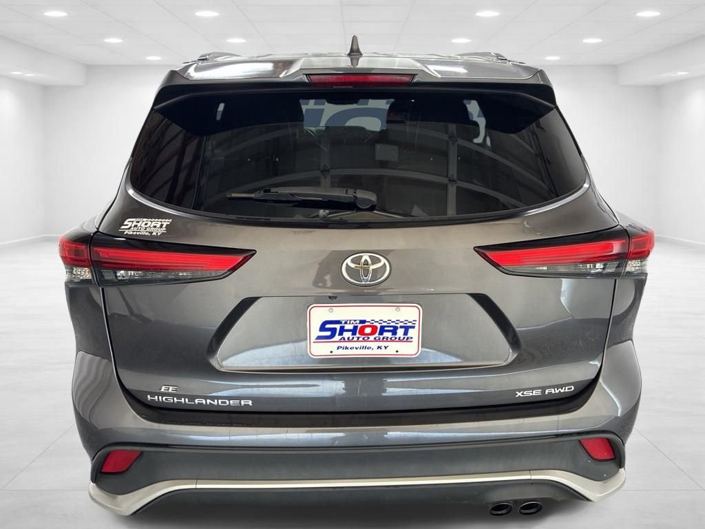 Used 2022 Toyota Highlander XSE AWD/4WD image 5