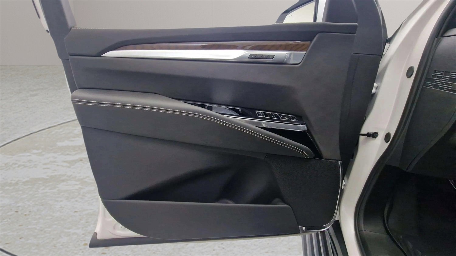 Used 2025 Cadillac Escalade Sport Platinum w/ LPO, ONYX Package image 30