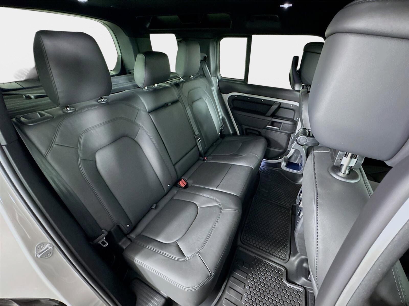 New 2026 Land Rover Defender 110 X-Dynamic SE AWD/4WD image 29